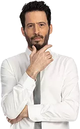 תמונת עידו רוזנבלום מהורהר